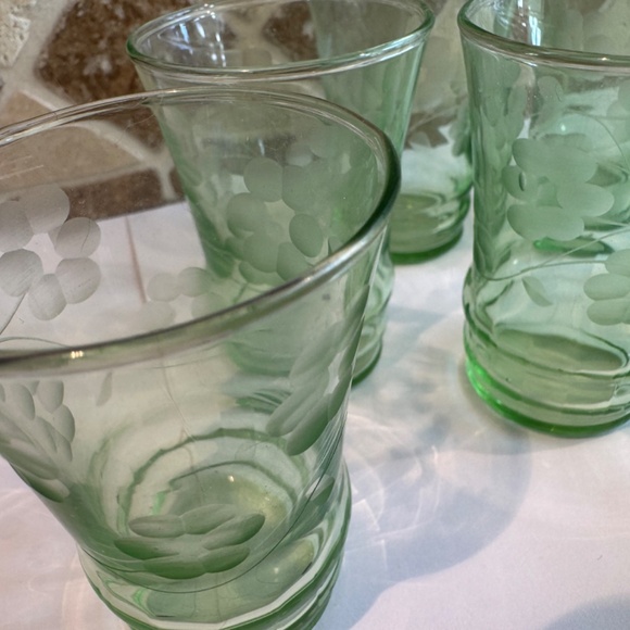 Rare Set of 8 Dunbar Floral Etched Uranium Glass Tumblers GORGEOUS - Picture 5 of 16